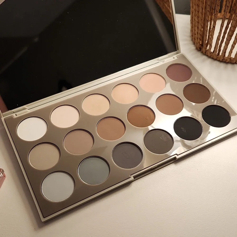 Eyeshadow Bundle 💗 - Picture 6 of 10